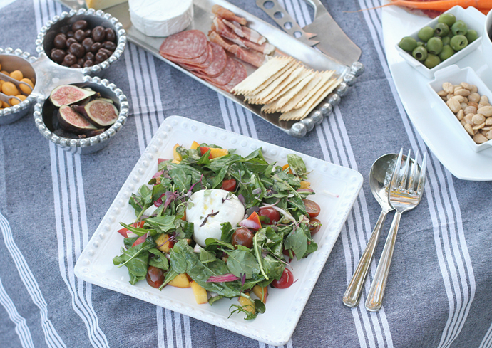 outdoor-summer-salad-spread