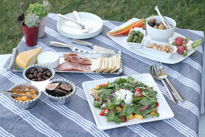 outdoor-summer-spread